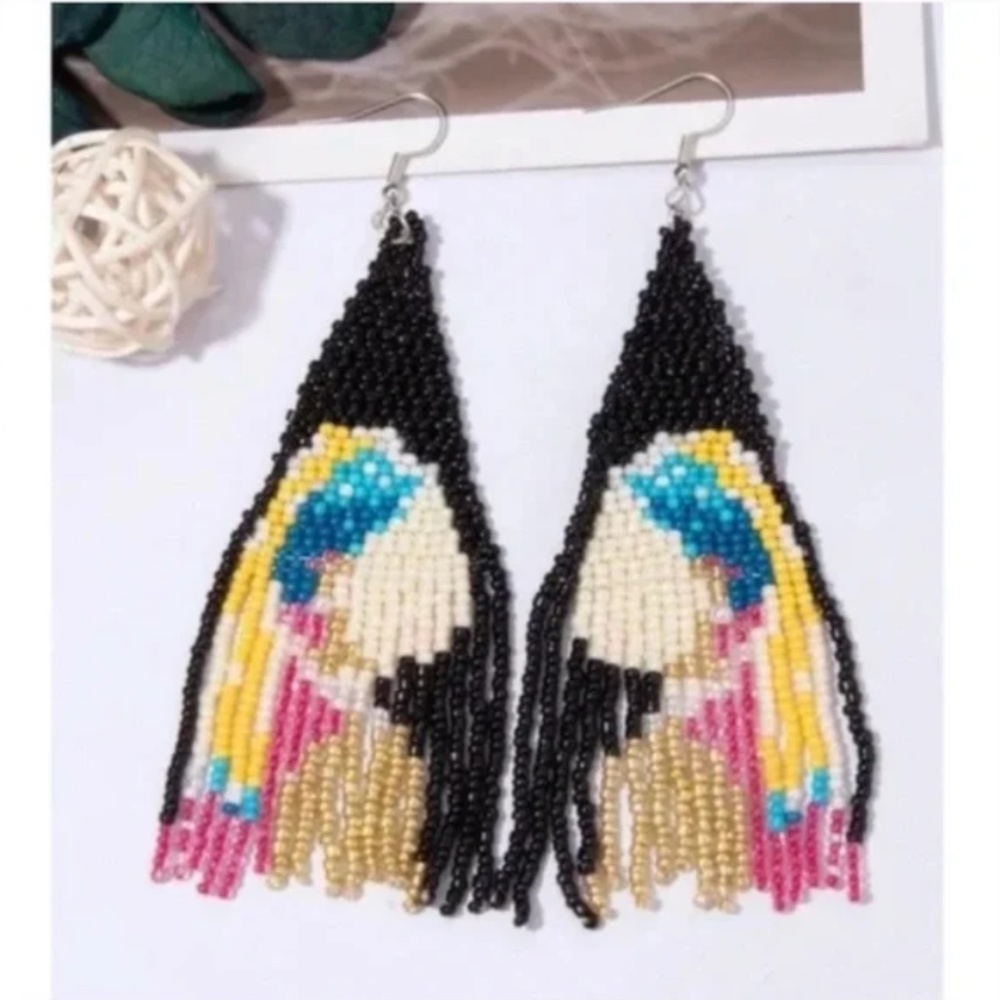 ⭐️❤️❤️FREE Tassel Fringe Girl with a Pearl Earring Beaded Chic Artsy Earrings